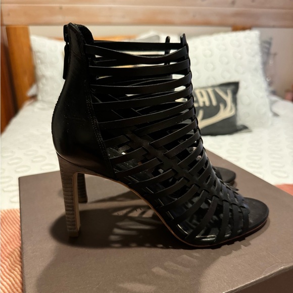 LIKE NEW - Elie Tahari Black Gladiator Strap Leather Heeled Sandals - Size 37 - Picture 5 of 16